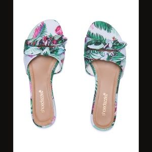 Flat Sandals Tropical Print